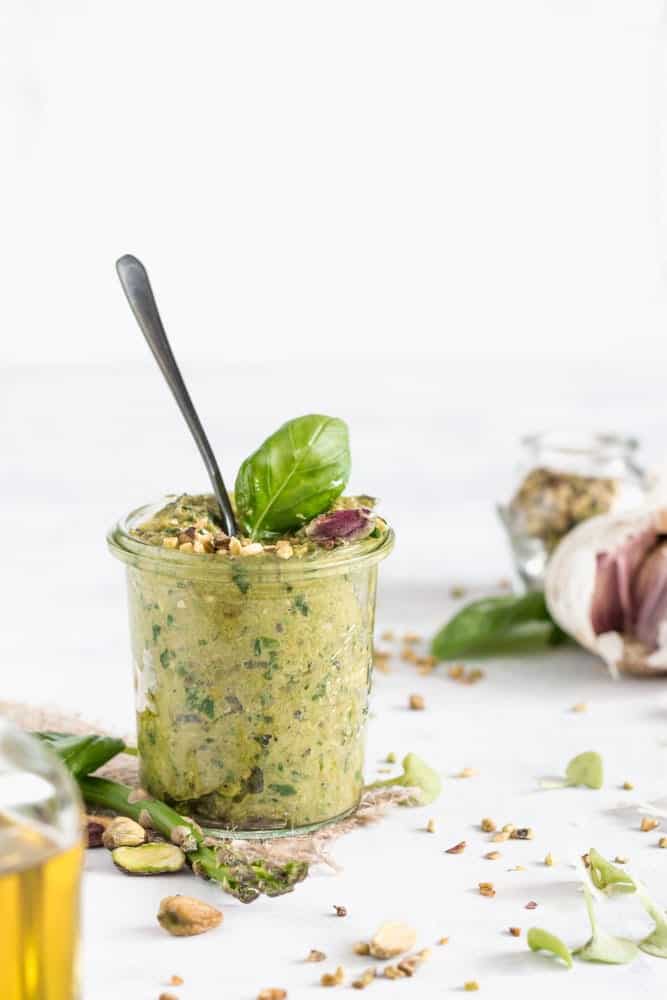 7 ingredient asparagus pesto pasta