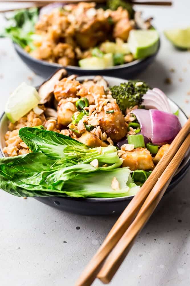 Sriracha Peanut Cauliflower Rice Bowls with Caramelized Veggie